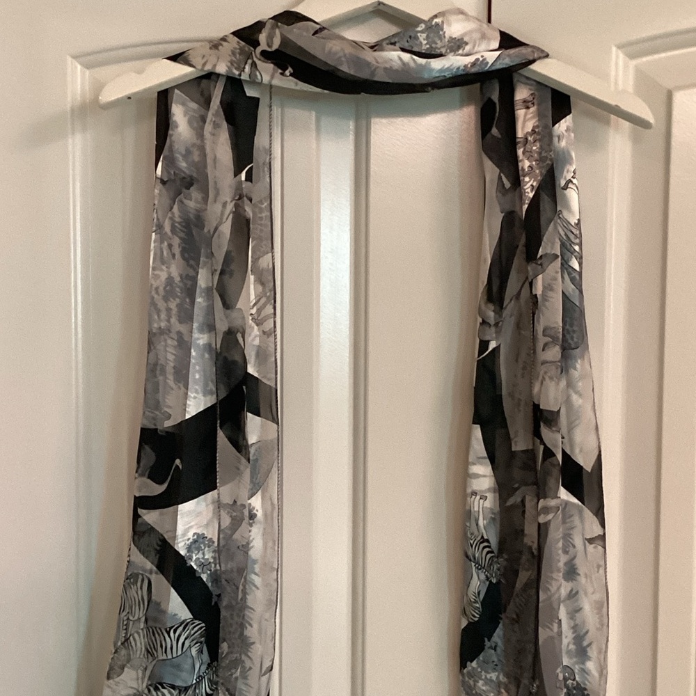 Elegant Black and Gray Scarf